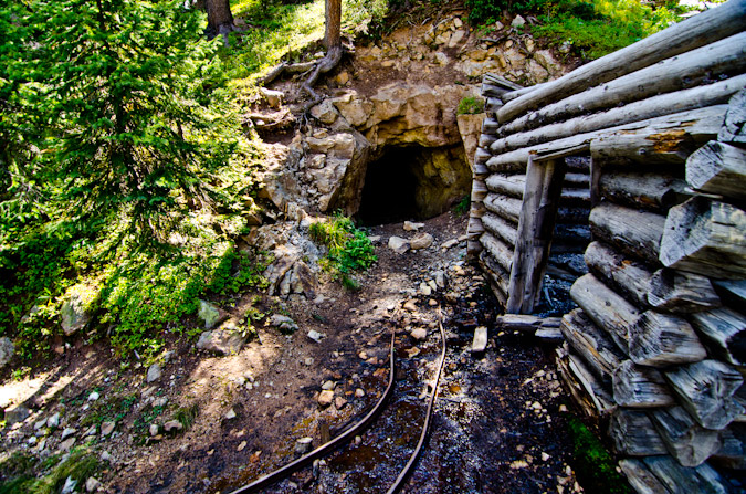 Mine on Columbine Pass trail