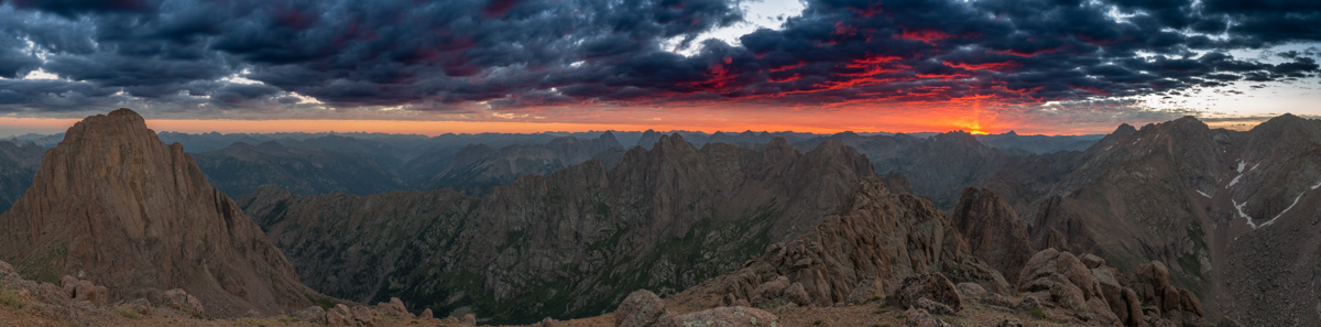 Sunrise panorama from Turret Peak